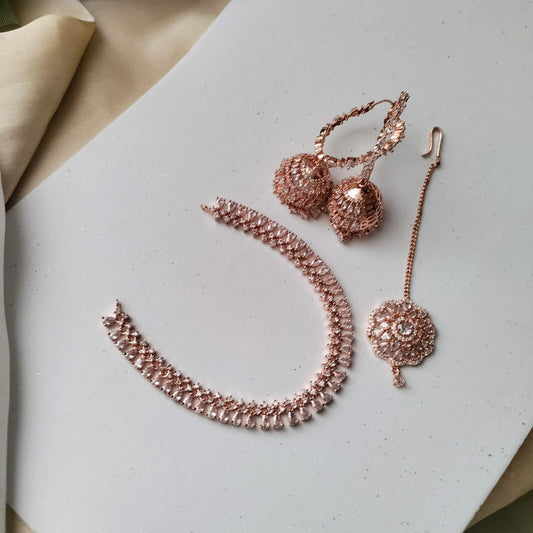 Rose gold necklace with maang tikka