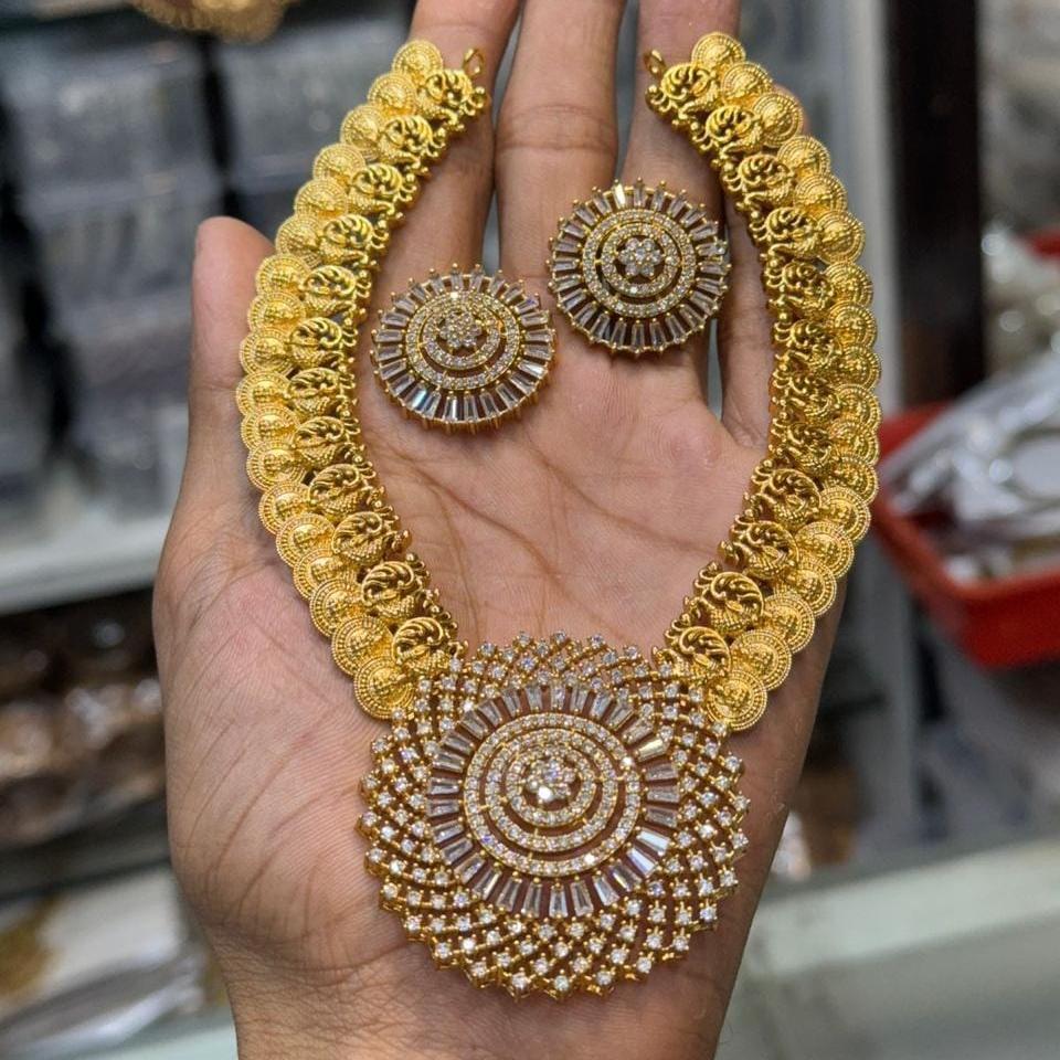 Lakshmi coin necklace with round white pendant in the middle