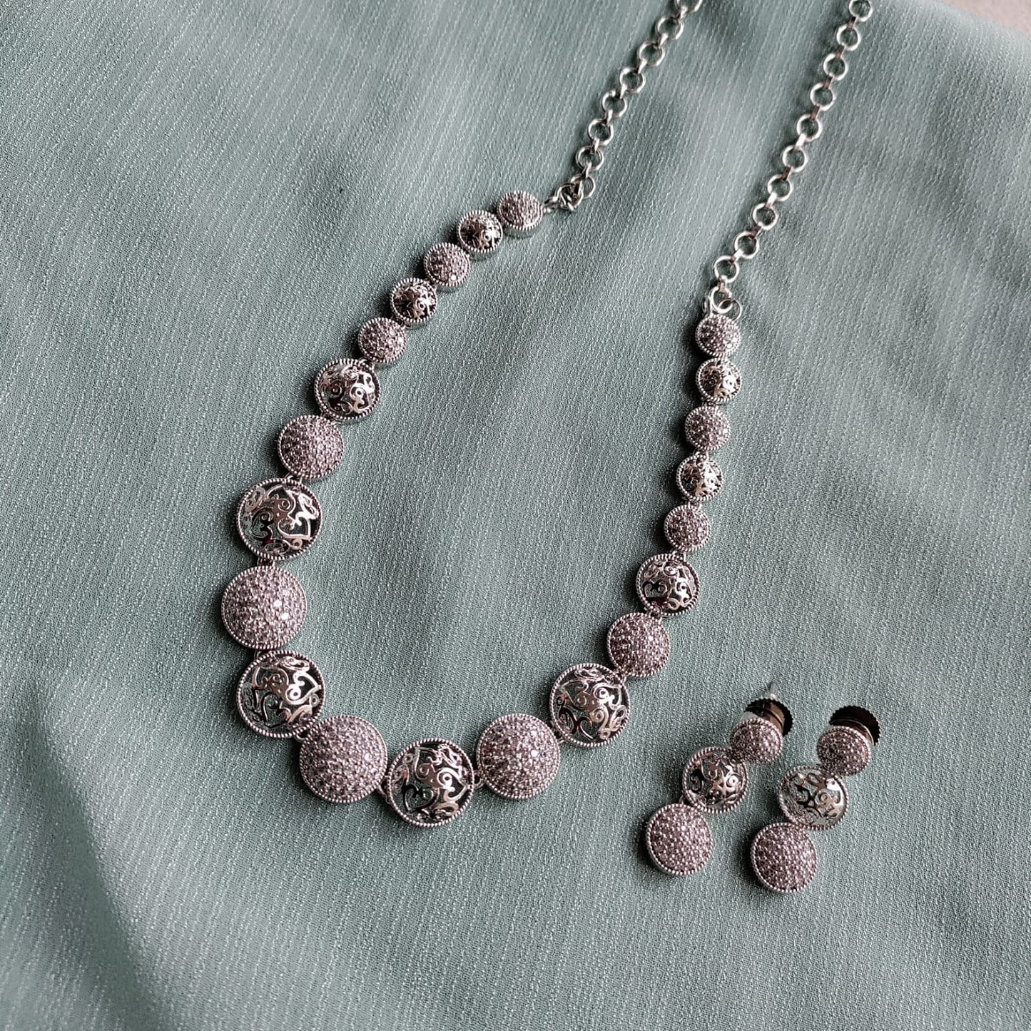 Round shaped motif AD stone necklace