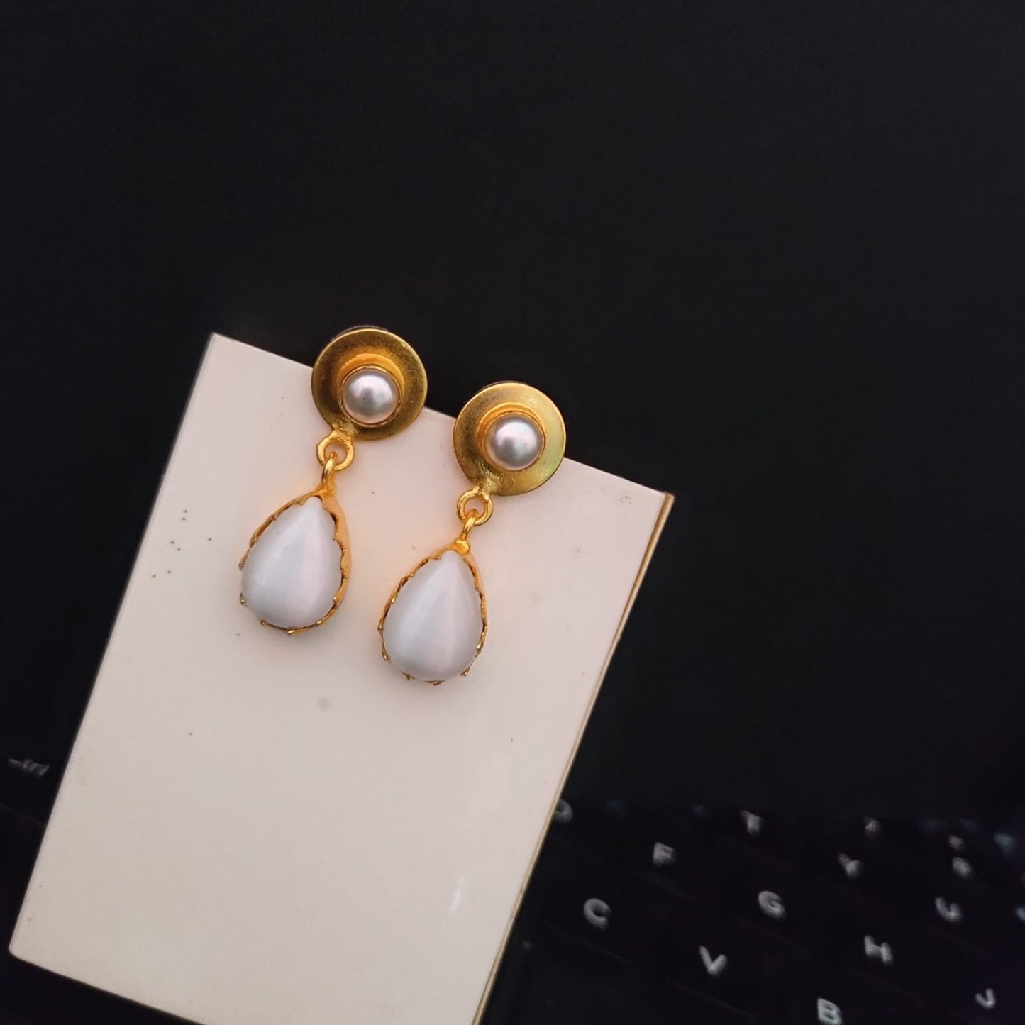 Golden drop stone with pearl stud earring