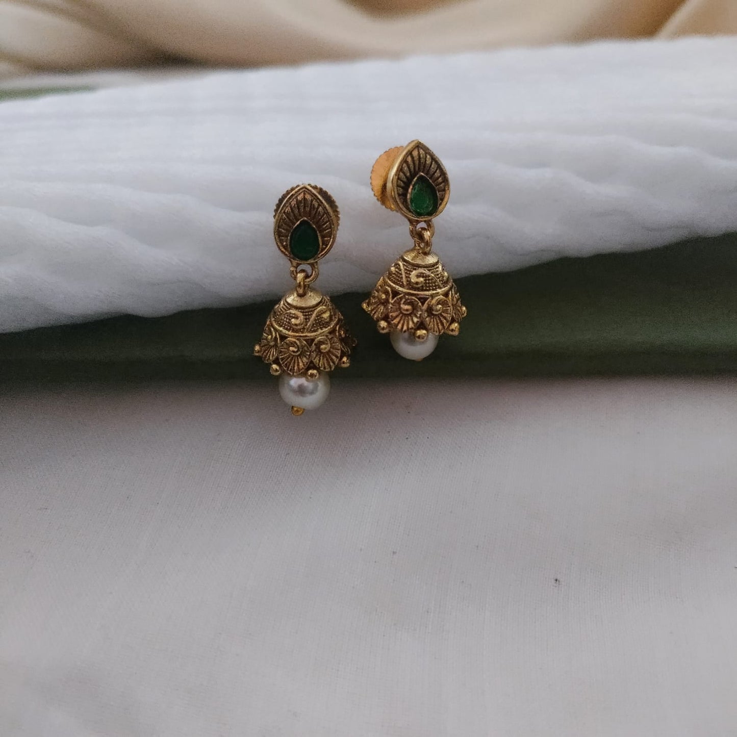 Green stone small jumkha earring