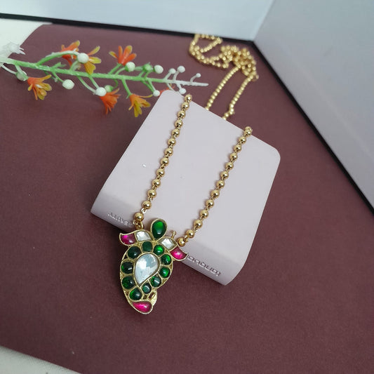 Jadau Kundan Paisley shaped pendant chain with earring