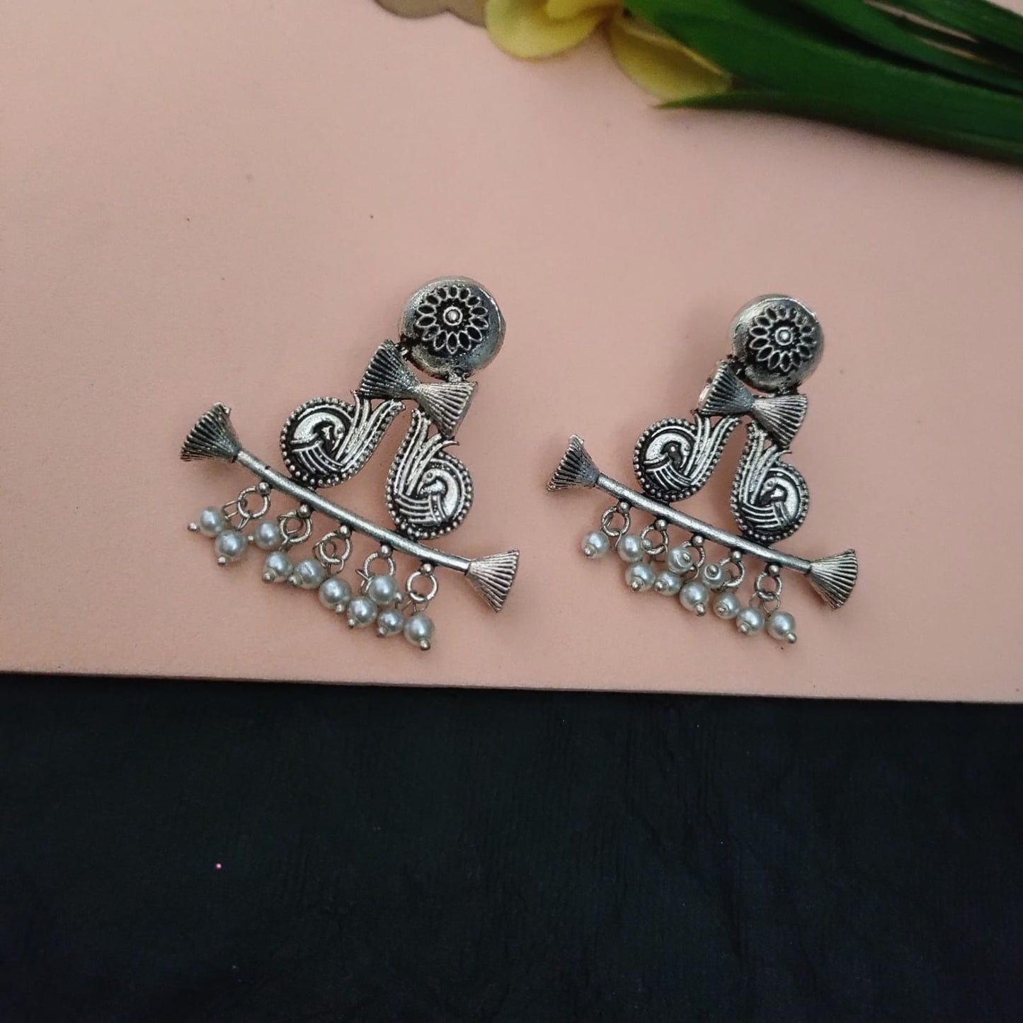 SLA pearl drop earring