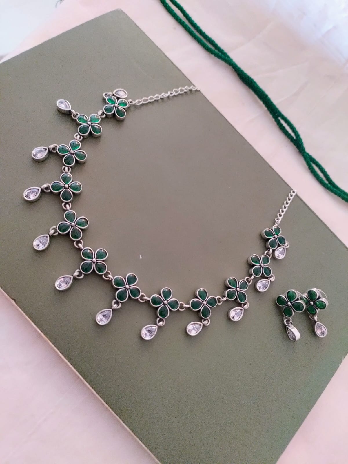 4 stone flower necklace set