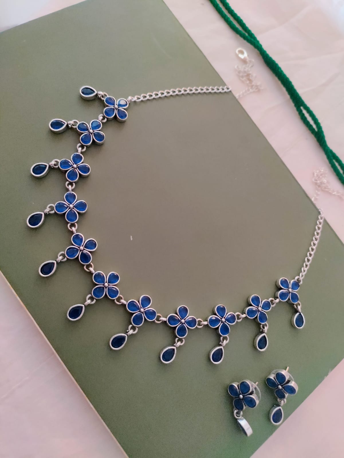 4 stone flower necklace set