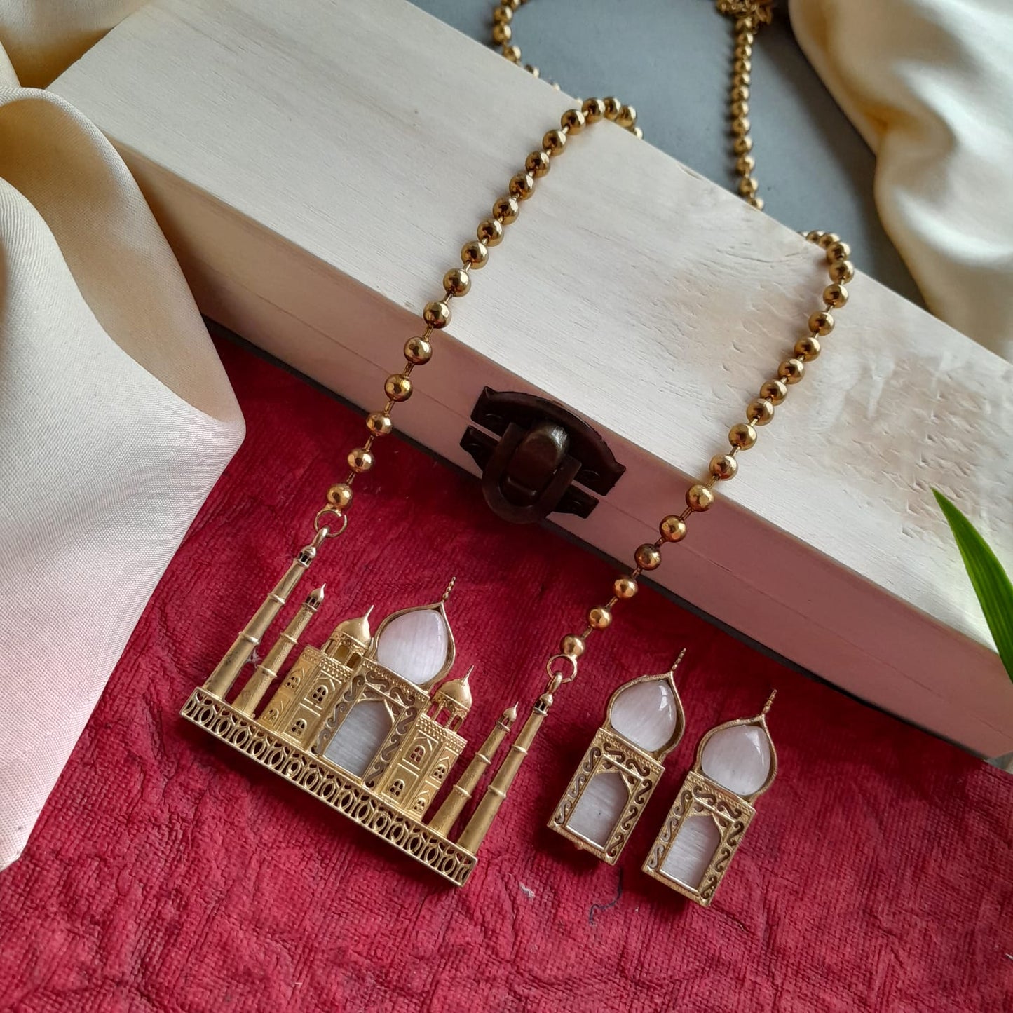 Tajmahal pendant chain set