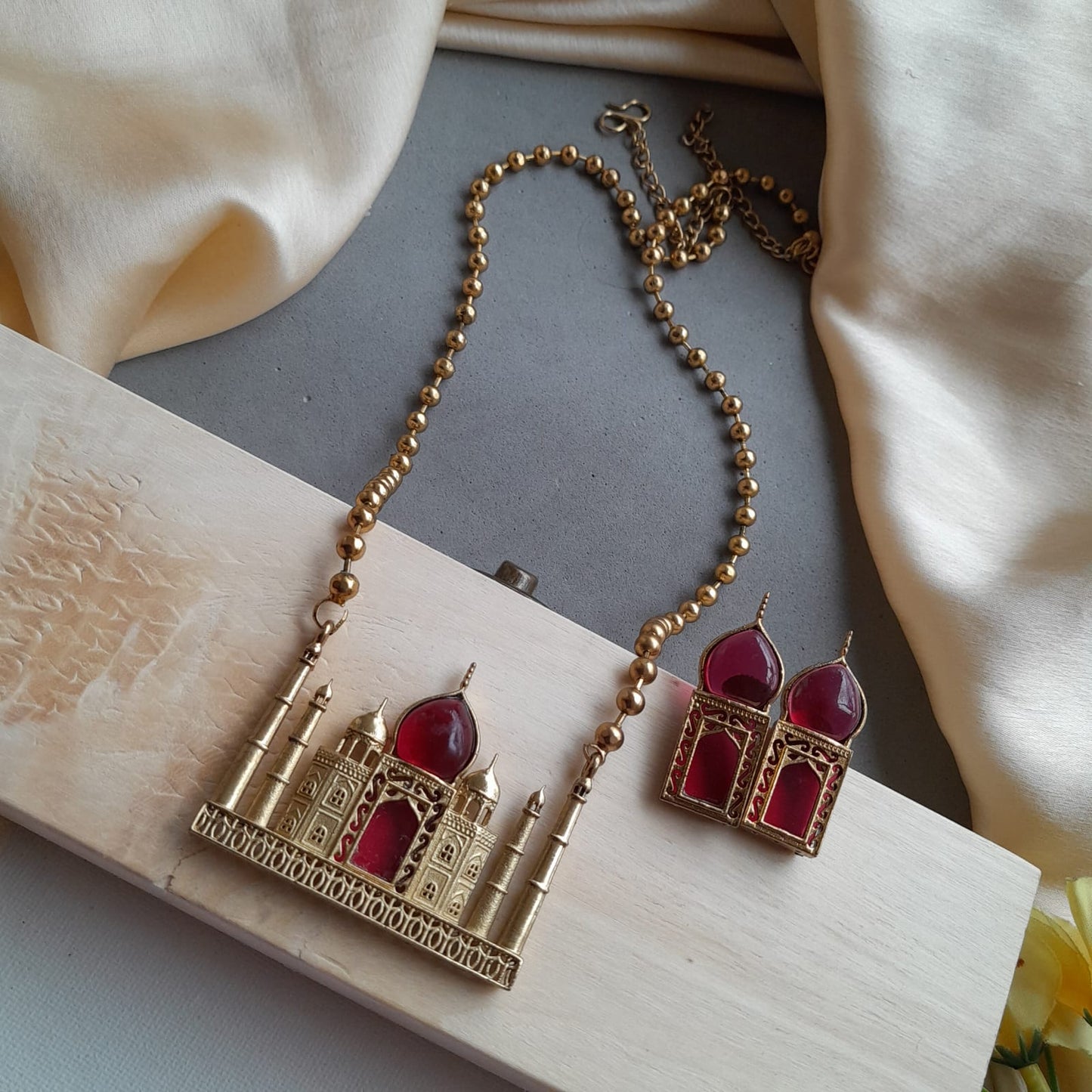 Tajmahal pendant chain set