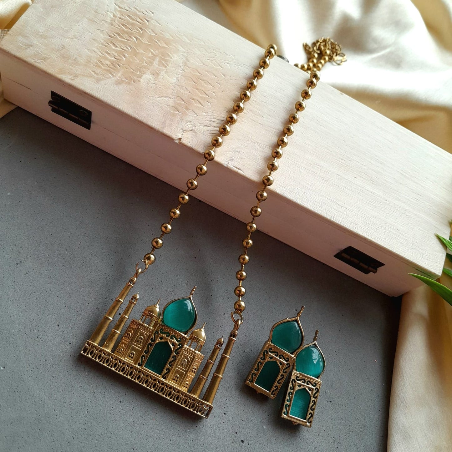 Tajmahal pendant chain set