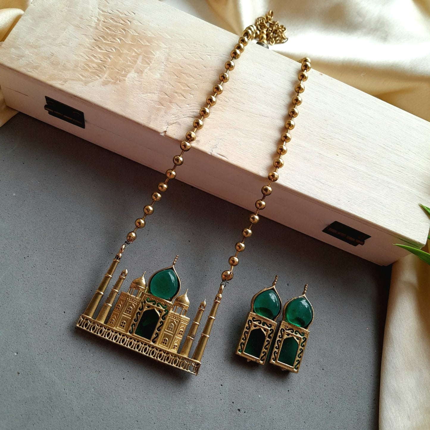 Tajmahal pendant chain set