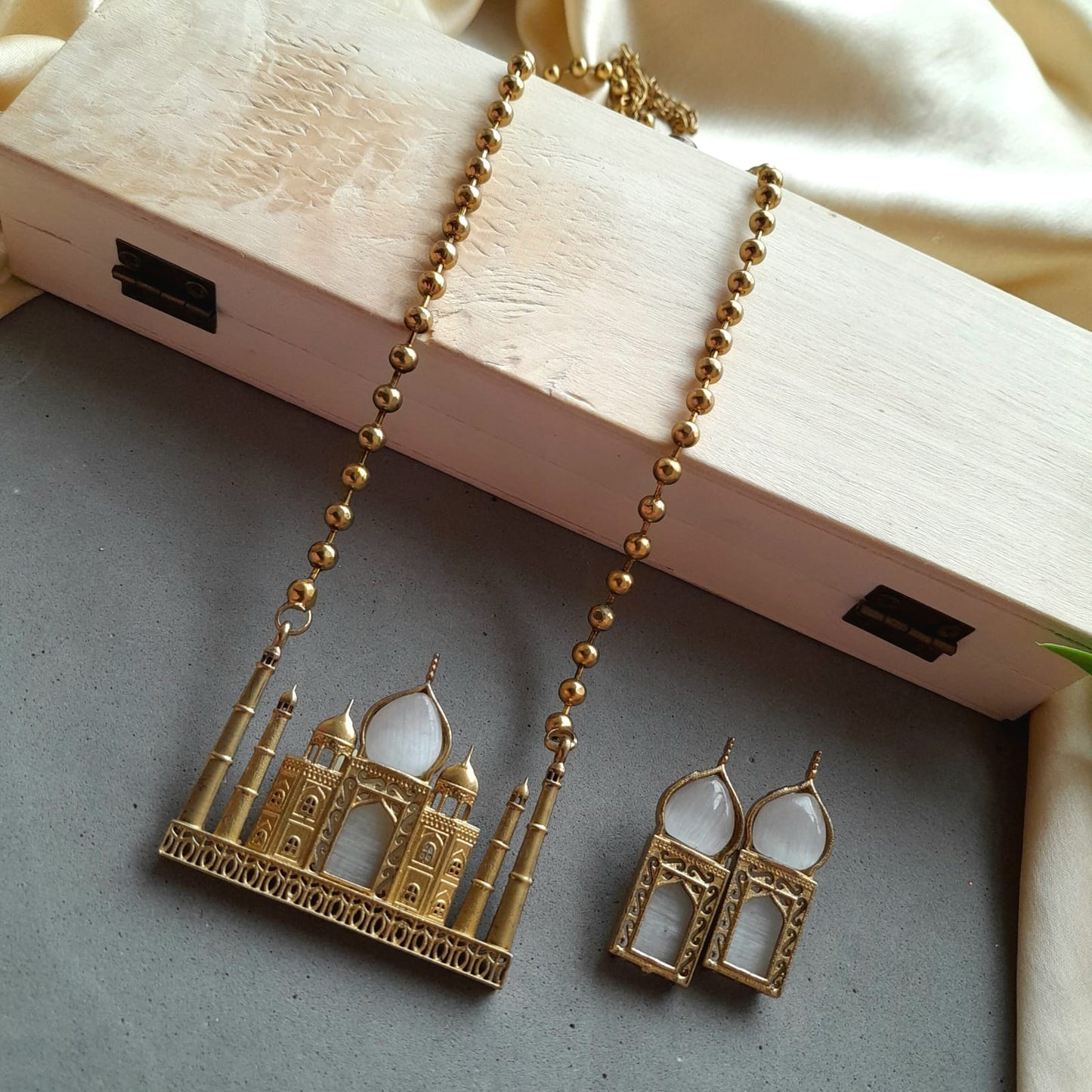 Tajmahal pendant chain set