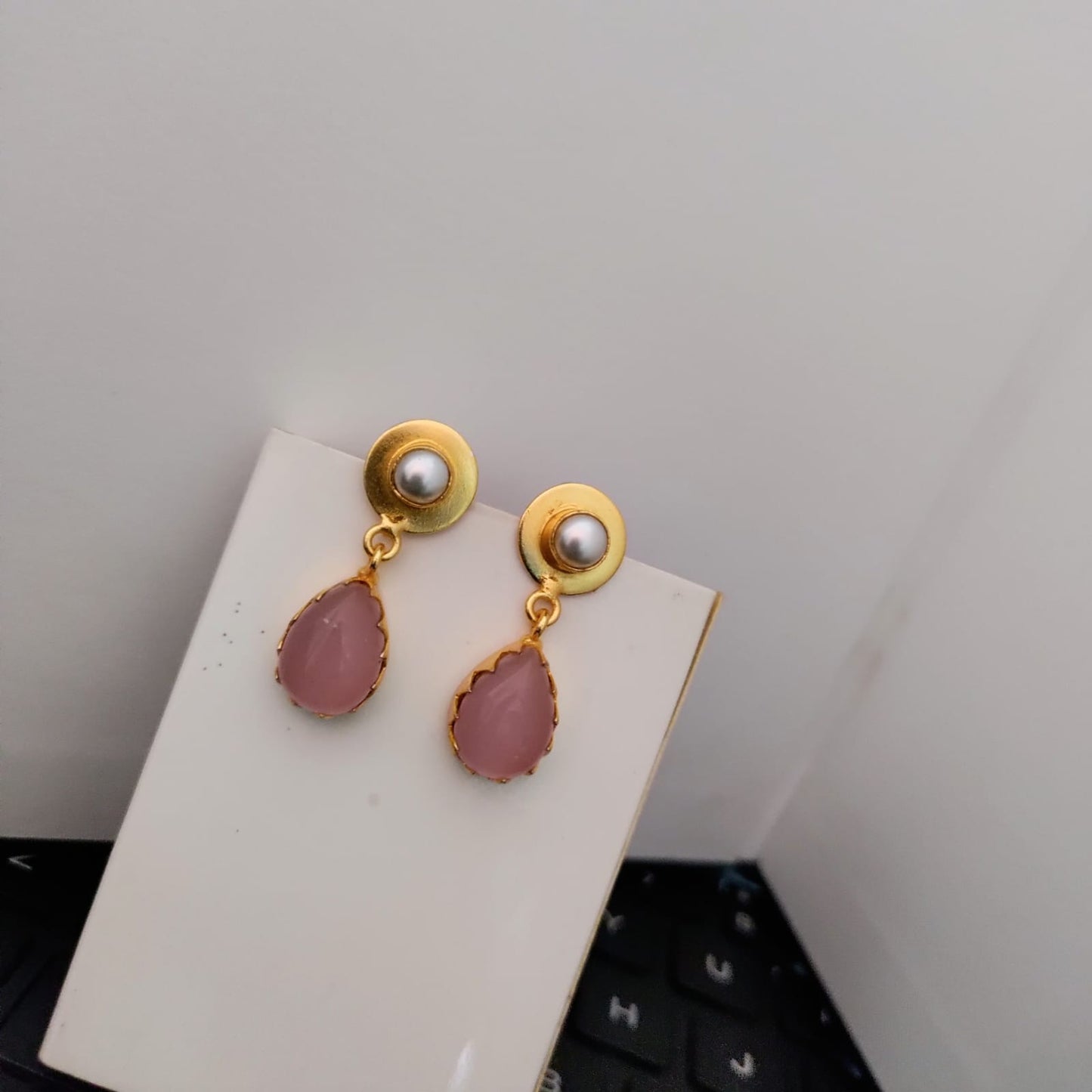 Golden drop stone with pearl stud earring