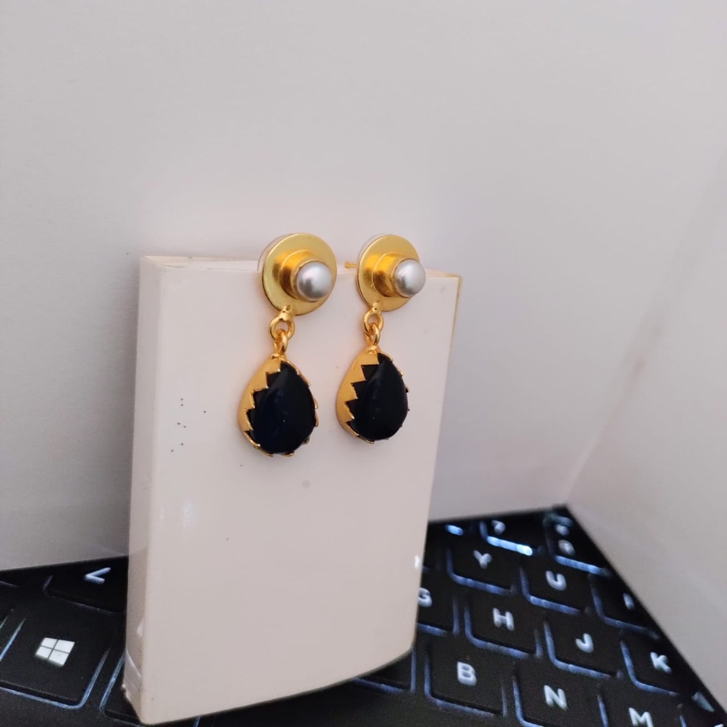 Golden drop stone with pearl stud earring