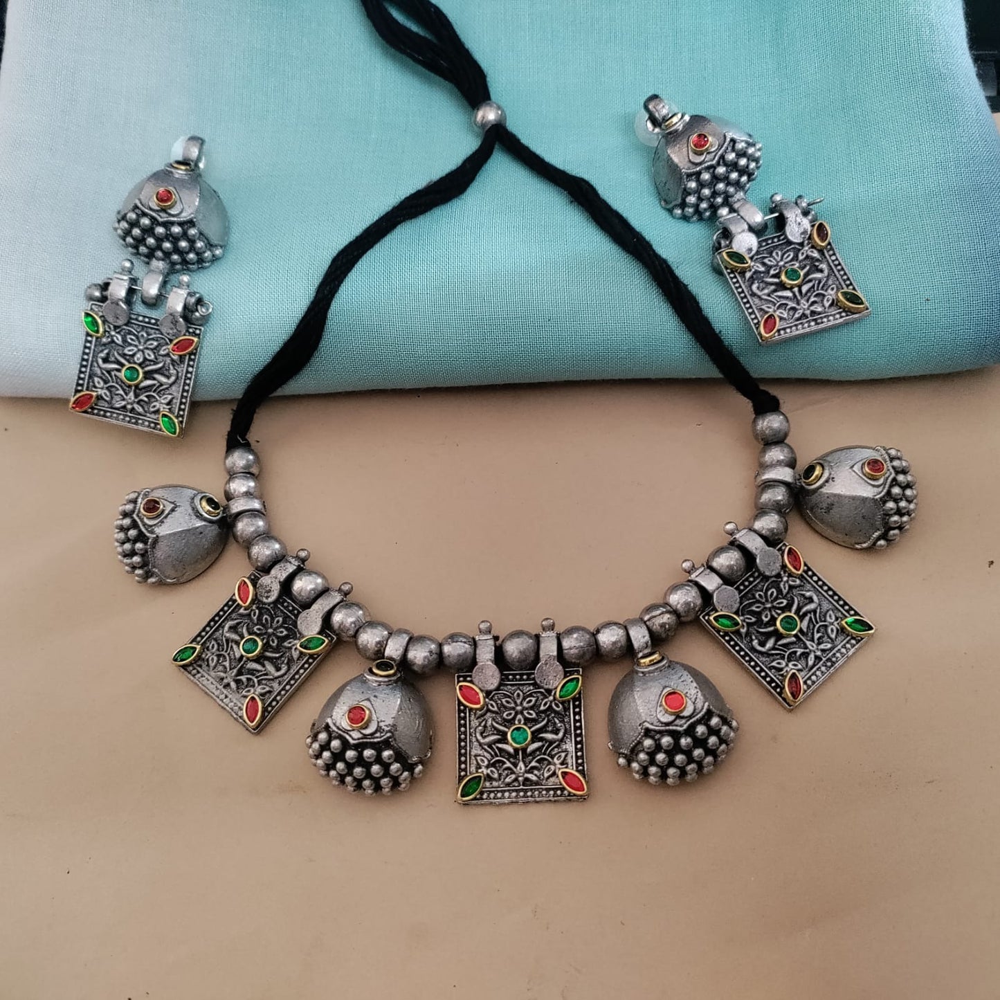 Silver kundan stone necklace