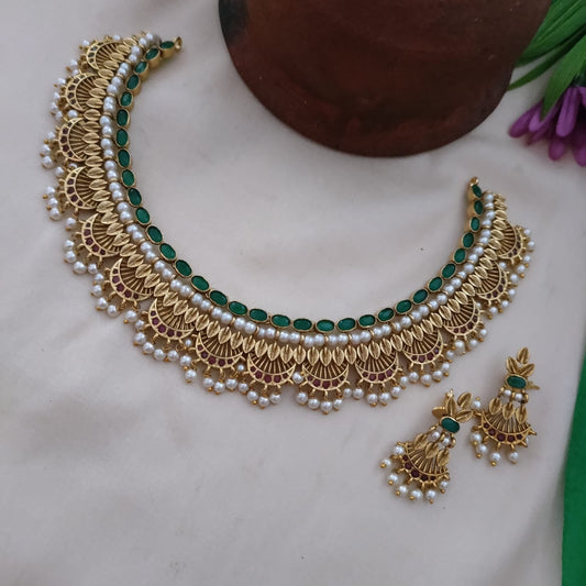 Emerald stone with pearl studded necklace set