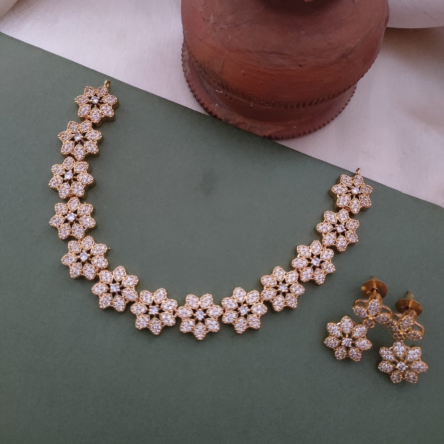 White flower stone necklace set