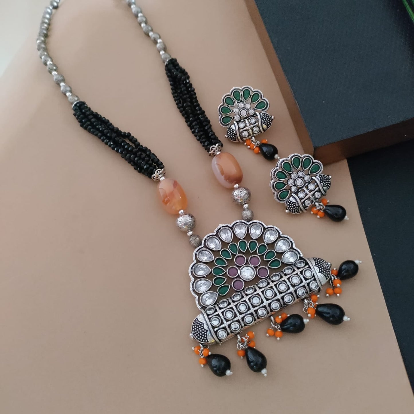 Beaded long chain set