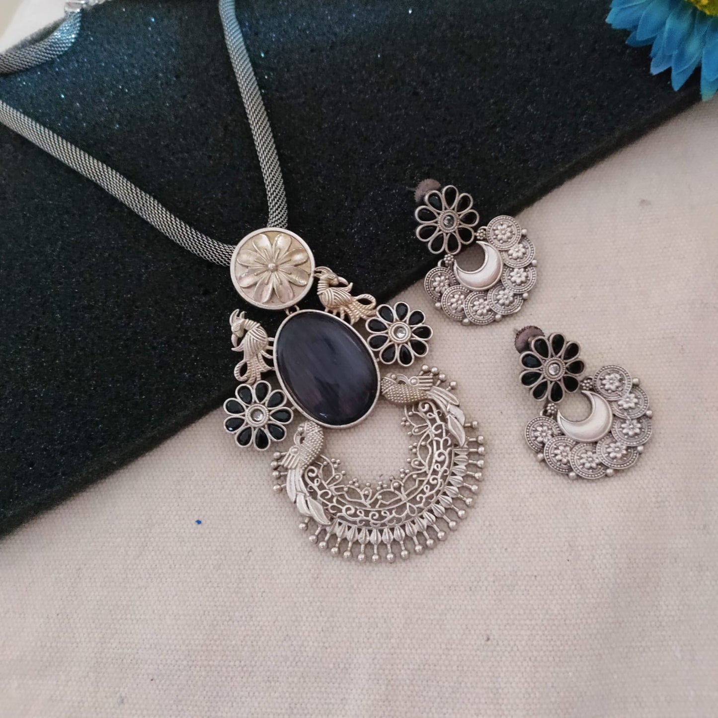 Peacock sla stone pendant chain set